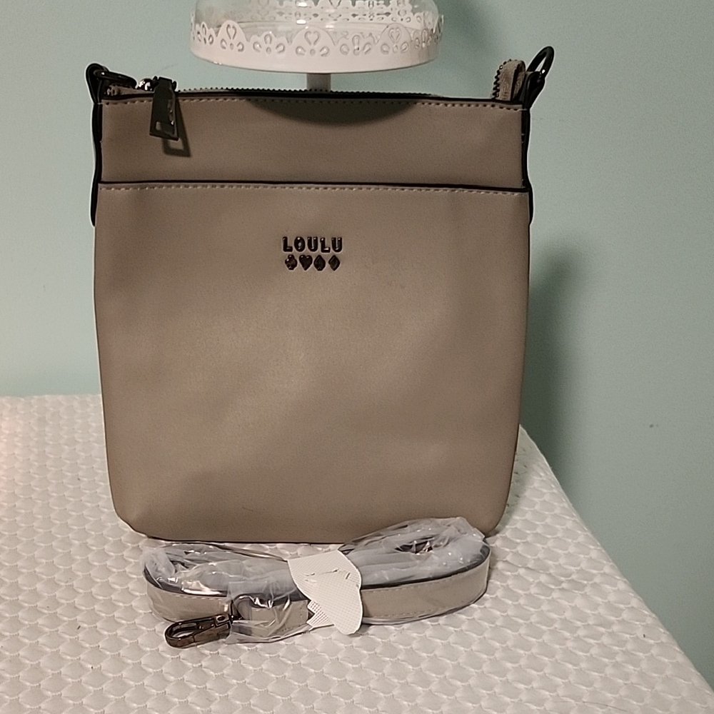 LouLu Crossbody 9"x9" Smooth Leather Crossbody Bag NWOTs  (31)